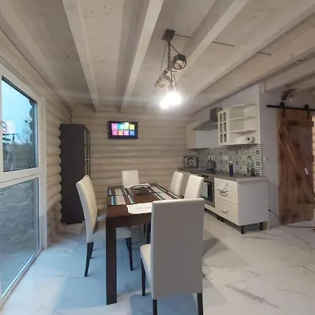 Letniskowe Malina 4 度假居 *
